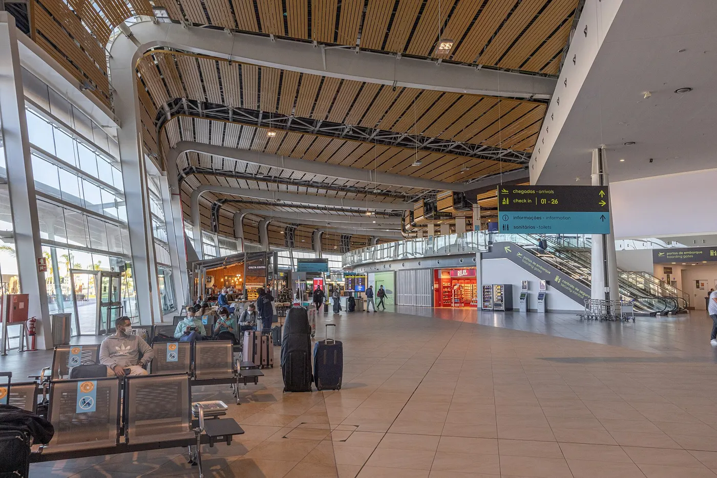 Intérieur du terminal de l'aéroport de Faro