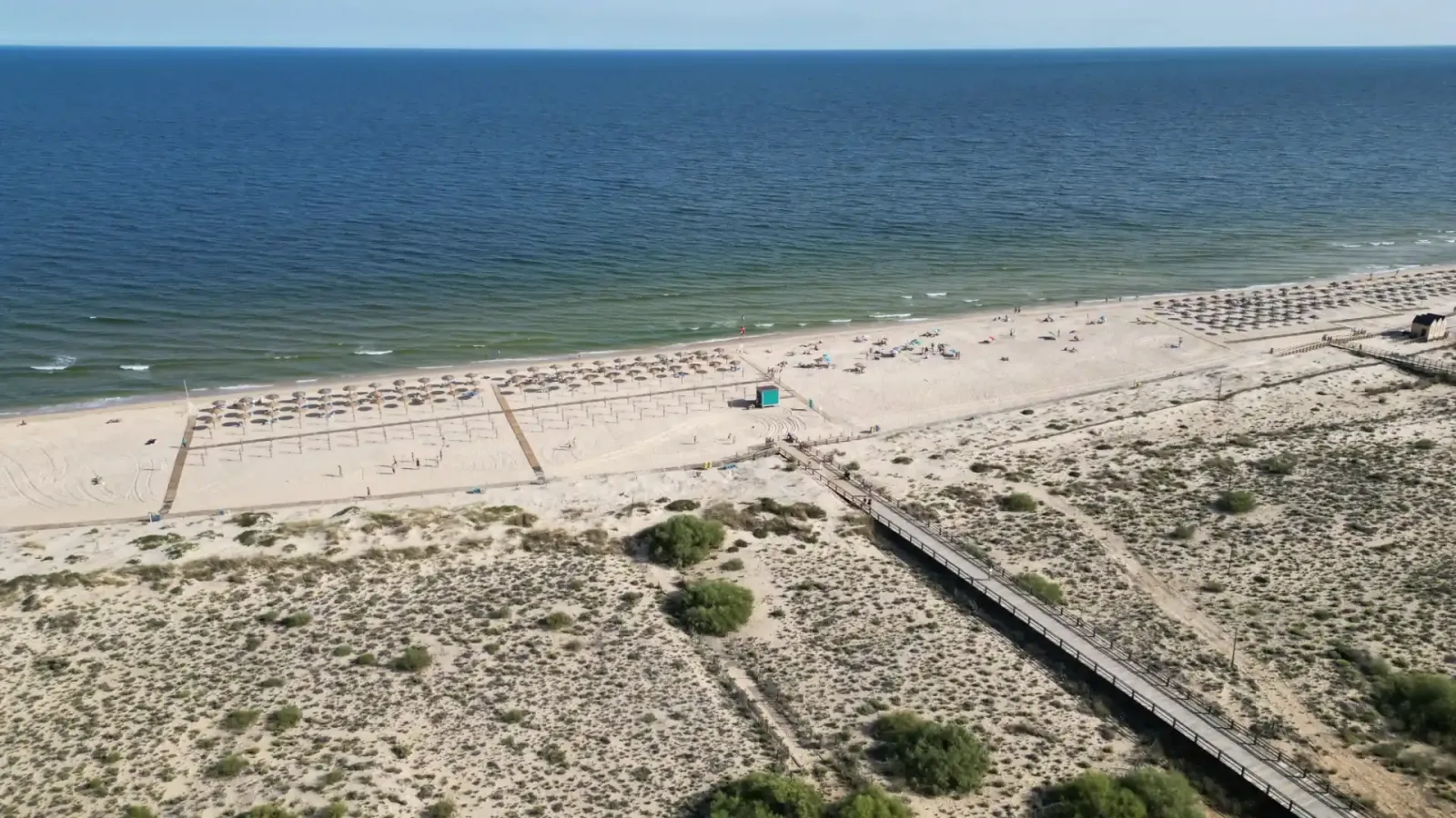 Praia de Manta Rota — Guia Completo